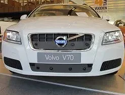 Tammer-Suoja Volvo V70 Vm. 2010-2013 Malleihin Osittain Umpinaisella Jäähdyttäjän Säleiköllä