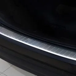 RGM Takapuskurin Kolhusuoja Volvo V60 Vm. 07.2010-12.2018, Rosteri